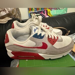 Women’s Nike Air Max 90 Size 8